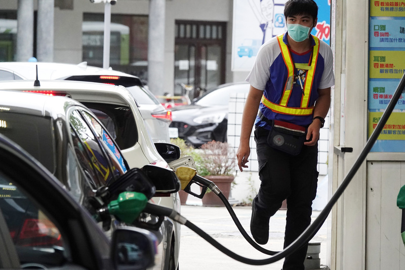 俄烏僵局未解，下週汽柴油估再漲3、5角。 (圖：中央社)