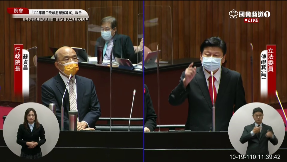 無黨籍立委傅崐萁質疑政府明年度的總預算及特別預算的國防預算占比高達22%是「窮兵黷武」。(圖擷自國會頻道)