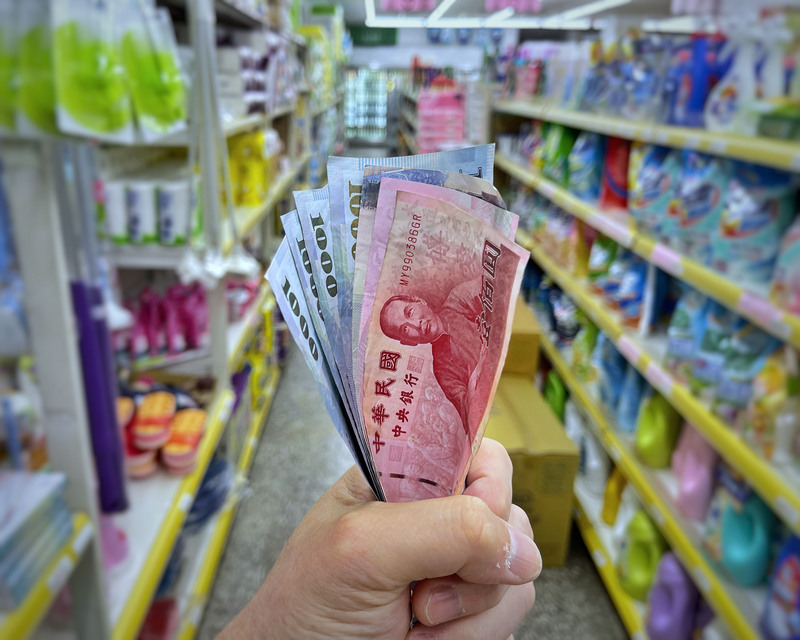 行政院主計總處今天(6日)公布110年12月消費者物價指數(CPI)年增2.62%，已連續5個月漲幅超過2%。(圖：中央社)