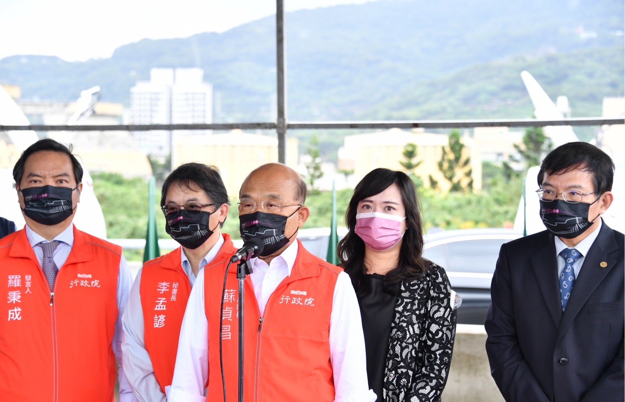 關於基隆捷運的路線規劃，行政院長蘇貞昌表示，只要對地方有益，中央都會支持。(行政院提供)