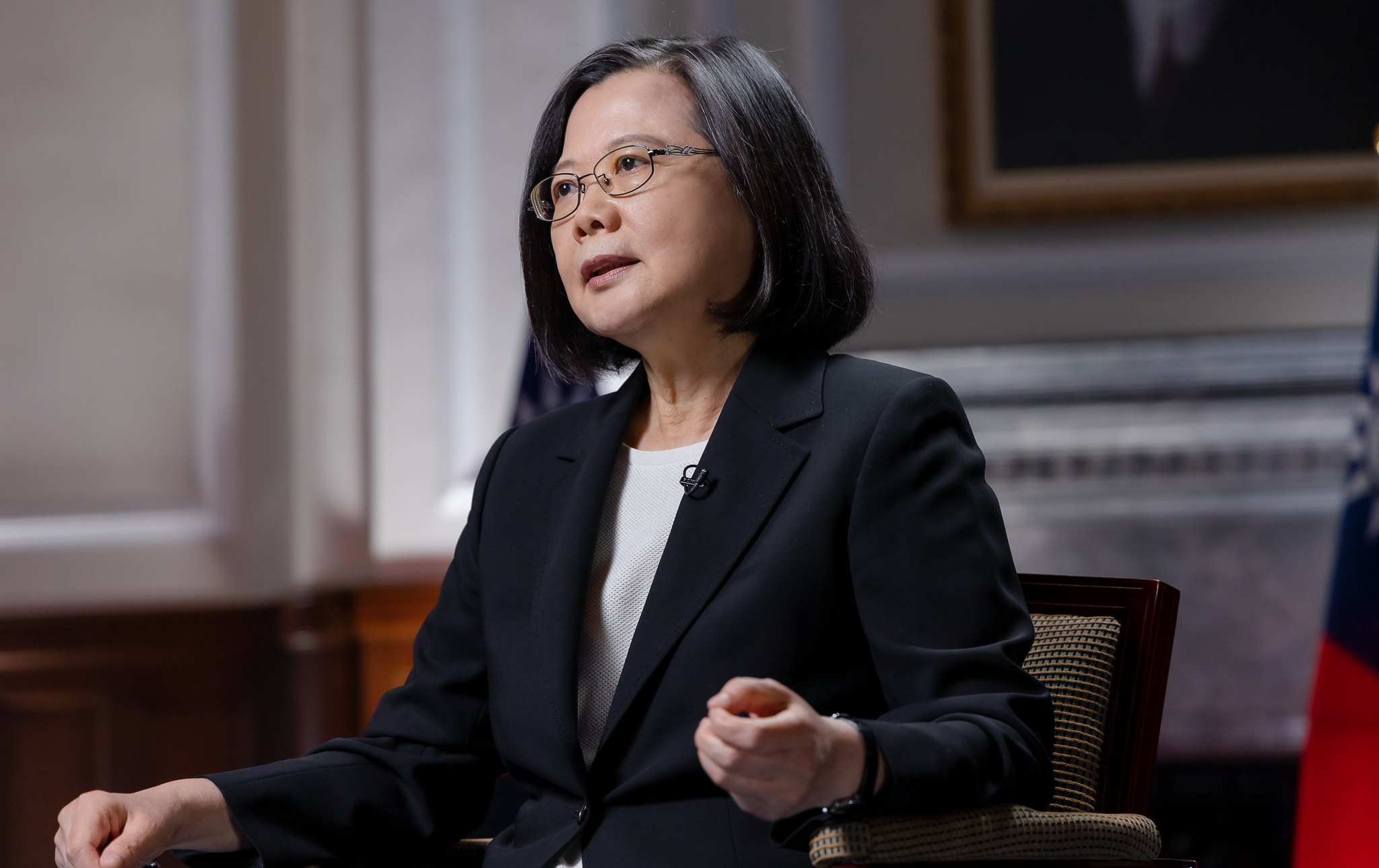 蔡英文總統接受CNN專訪時，表示希望中國國家主席習近平能透過對話更了解台灣，減少兩岸錯估及誤判的可能。(總統府提供)