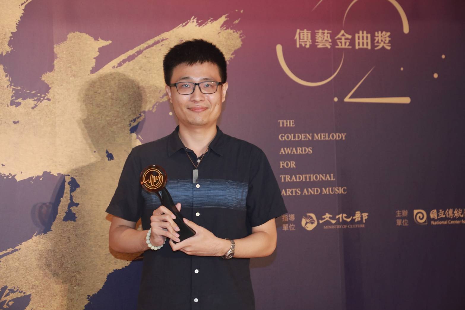 陳健星是國內80後出生產量最豐富、品質也受到肯定的年輕一代戲曲編劇，今年更憑「光華之君」，奪下今年傳藝金曲最佳編劇大獎。(傳藝中心提供)
