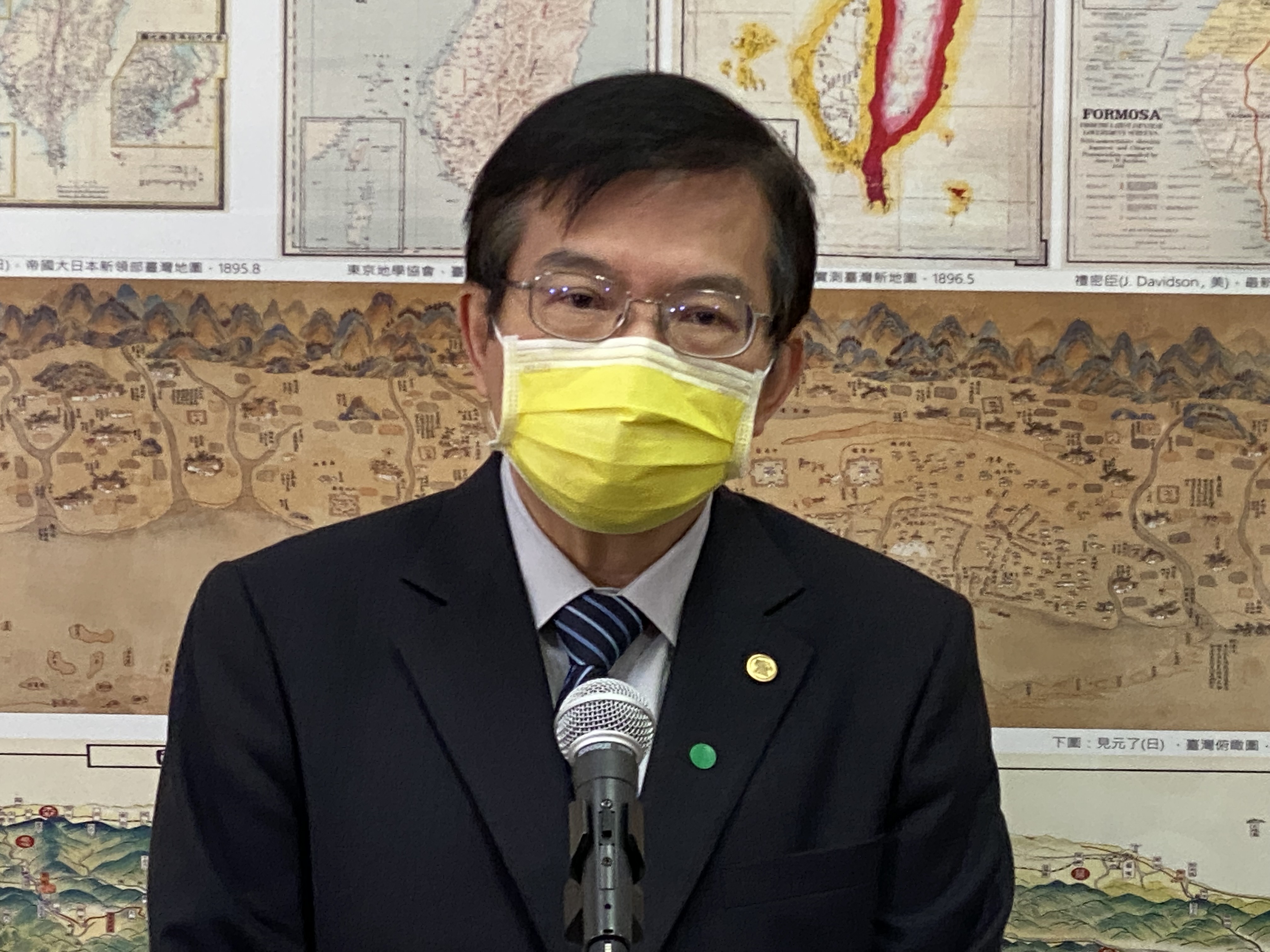 交通部長王國材4日在立法院受訪。(吳琍君攝)