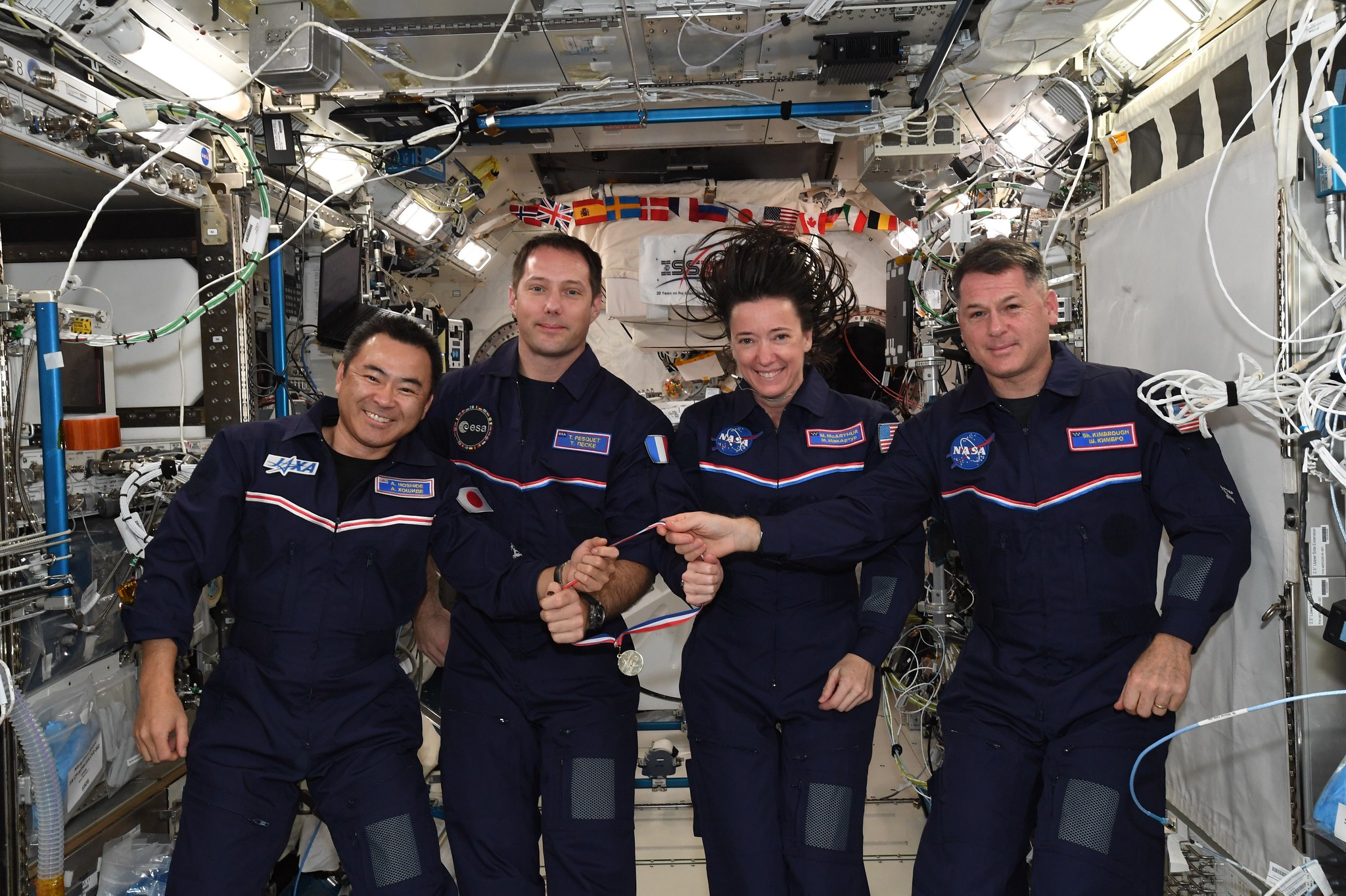 搭載包括星出在內4名太空人的乘龍奮進號(Crew Dragon Endeavour)。(翻攝自NASA官網)