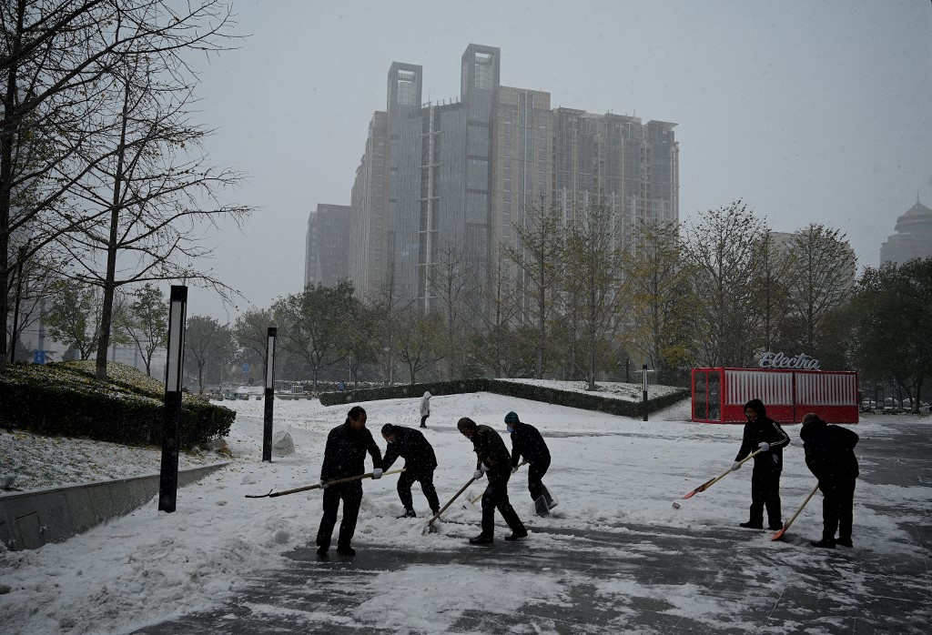 北京6日降初雪，較往年提早23天。(AFP)