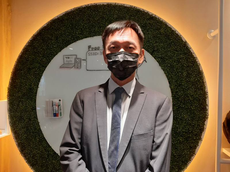 投信投顧公會理事長張錫(圖)認為，目前2022年還沒有看到太大風險，且因為台股上市櫃公司基本面強勁、外資回補、原物料價格跌落等3大利多，明年台股表現反而會比今年更好。(圖：中央社)
