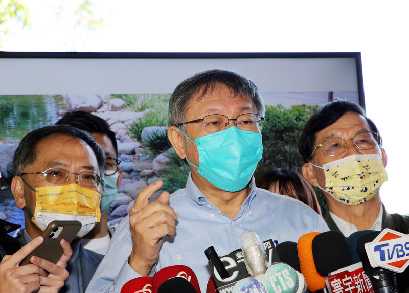台北市議會通過重陽禮金致送自治條例，市長柯文哲上月受訪時便曾表示發重陽敬老金是短期選票考量，市府會提覆議案。(資料照 / 中央社)