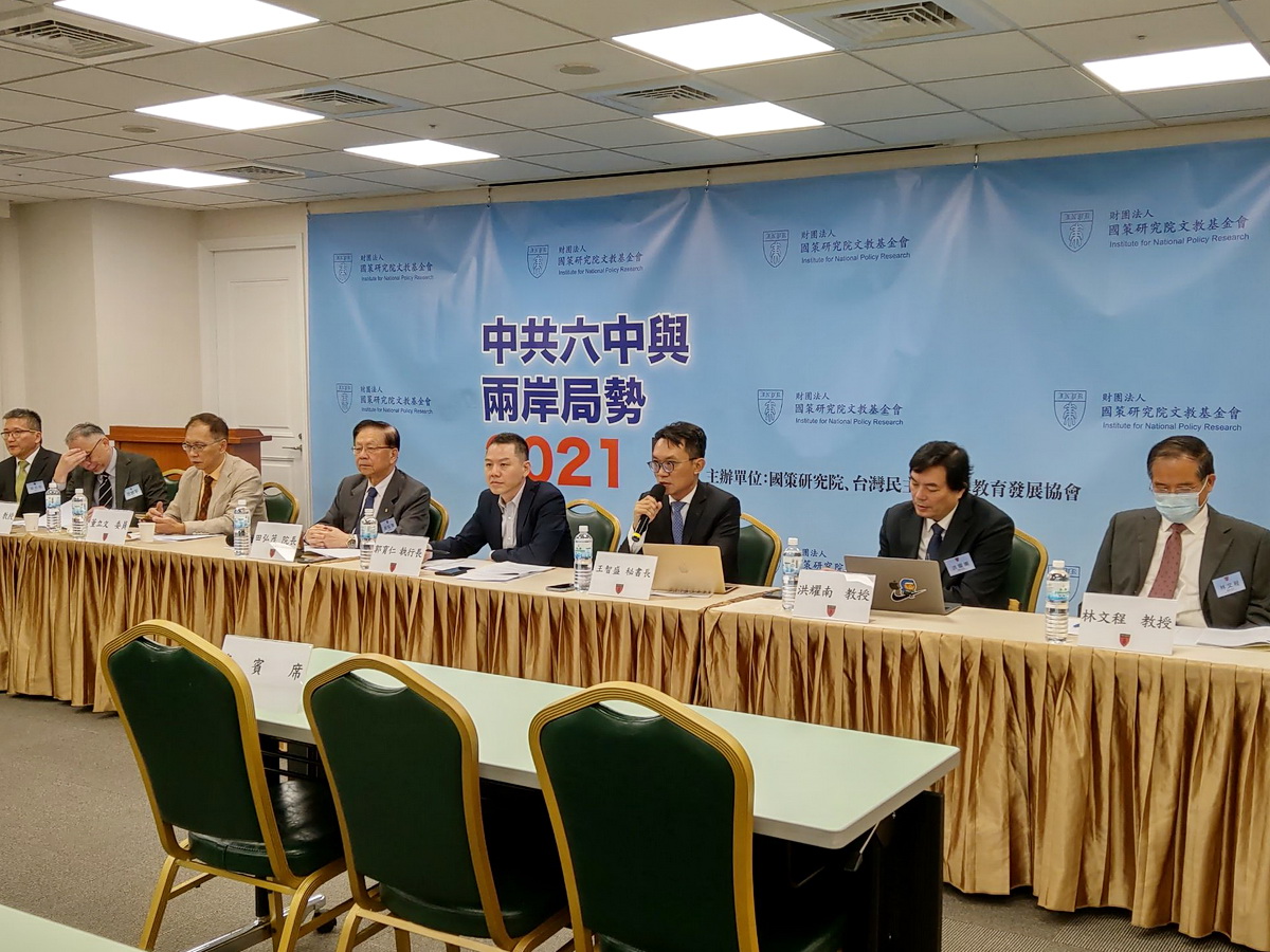 針對中共第三個歷史決議，台灣智庫諮詢委員董立文在一場座談會上表示，只是習為個人權位而找全黨背書而已 (央廣記者王照坤 攝)