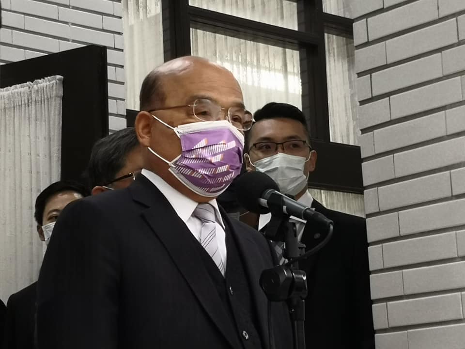 行政院長蘇貞昌12日表示，學校不應該跟政黨合辦活動，此舉並不適當，就算是租借學校的場地也要避開。（劉玉秋 攝）