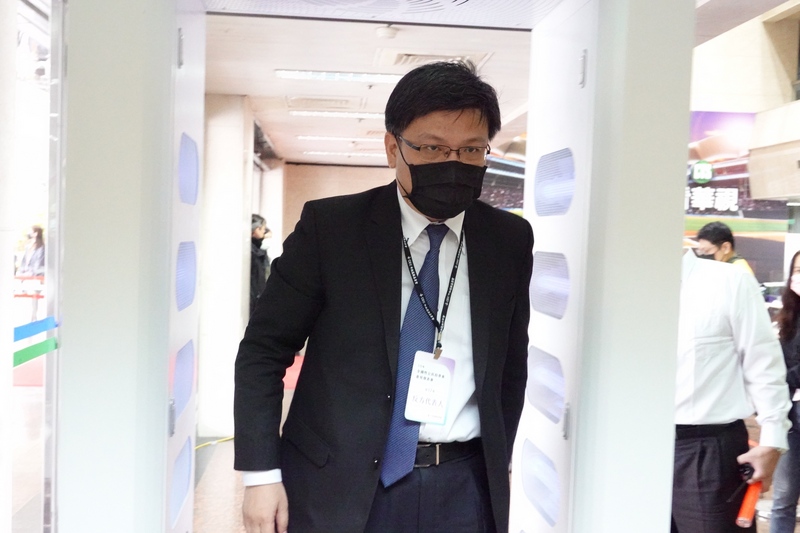 四大公投首場意見發表會13日舉行，第17案「重啟核四」在下午1時到2時登場，反方代表經濟部次長曾文生（中）出席。 (圖：中央社)