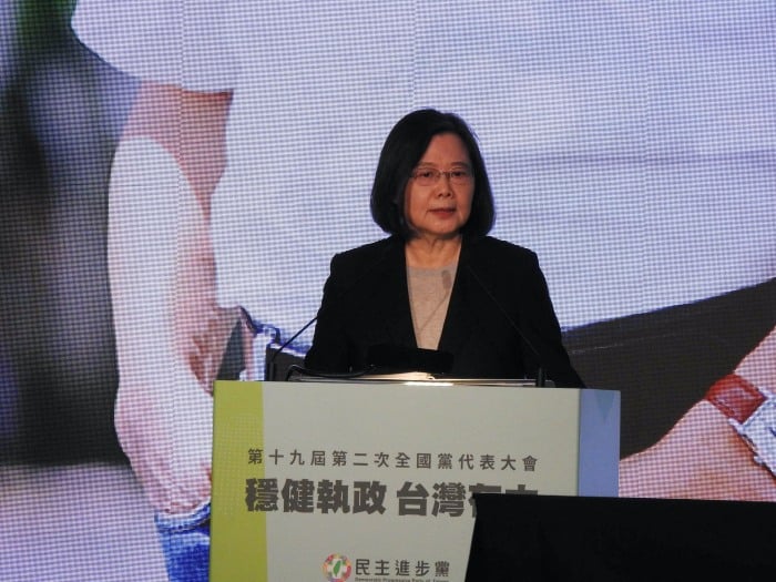 蔡英文總統下令，民進黨要「守住公投、守住補選，再度為台灣牽起一條看不見的防線。」。（劉玉秋 攝）