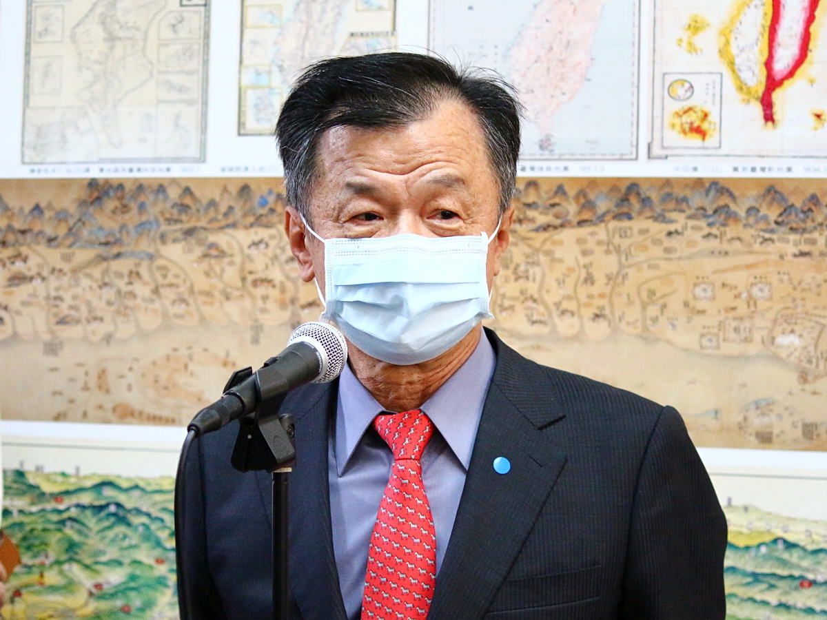 陸委會主委邱太三在立法院受訪表示，根據兩岸條例規定，中華民國國民禁止擔任對岸黨政軍相關職務 (央廣記者王照坤 攝)