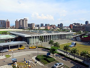 交通部12月將舉辦招商大會，其中高鐵桃園以及新竹站特定區開發案深具吸引力。圖為高鐵桃園站。（維基百科/CC BY-SA 4.0)