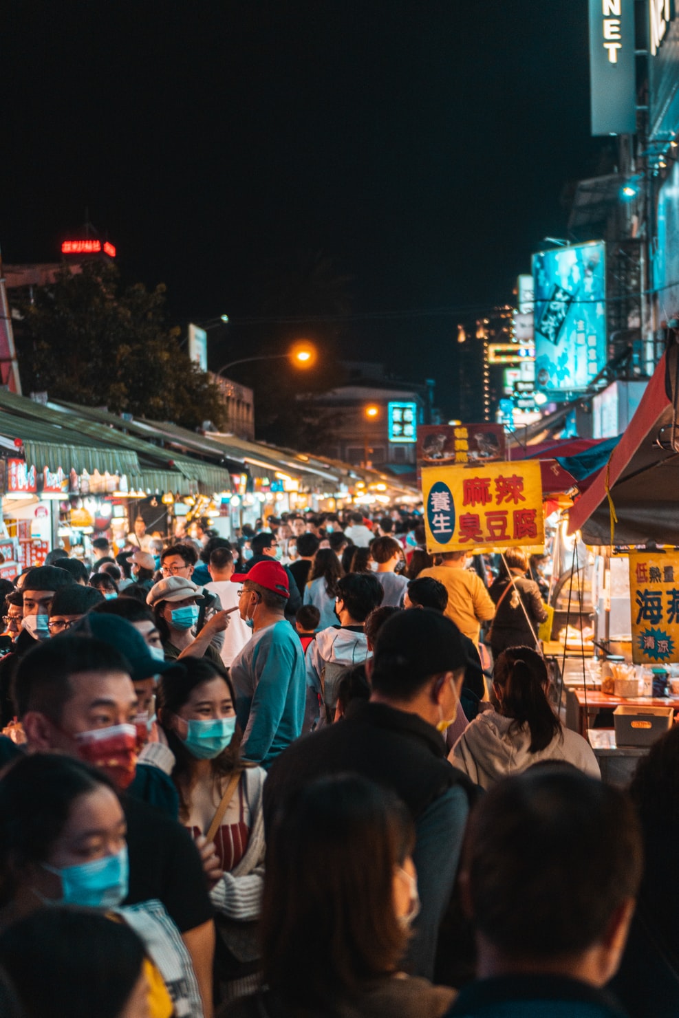 作者過去對台灣的印象第一就是美食很多，尤其是夜市林立。(圖：Unsplash)