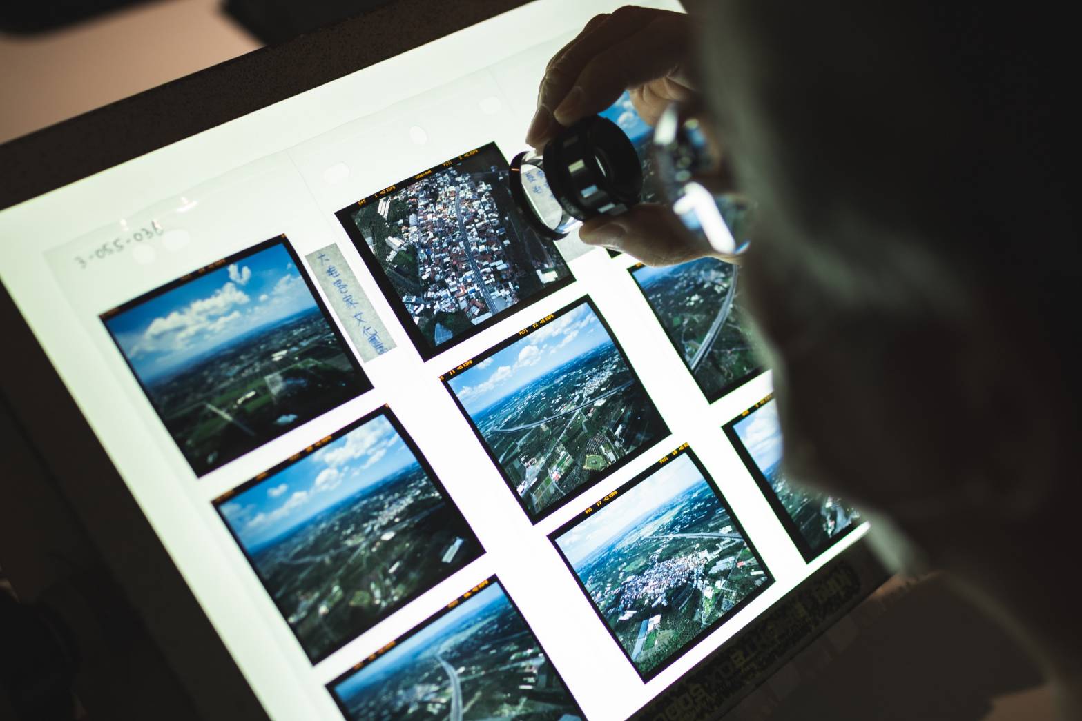 整理空拍大師齊柏林留下的影像資料，對「看見・齊柏林基金會」而言，是一個深具挑戰且艱辛的大工程。(看見・齊柏林基金會提供)