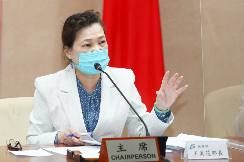 經濟部7日傍晚表示，部長王美花率次長曾文生赴行政院，提陳「303停電事故檢討報告」，並向行政院長蘇貞昌報告事故原因及改善對策。(圖：中央社)