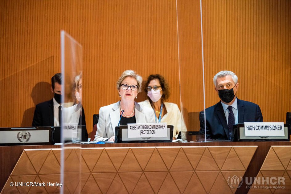 聯合國難民事務專員公署(UNHCR)保護事務的助理高級專員崔格斯(Gillian Triggs)(左)22日譴責泰國，在兩個星期内將第三名柬埔寨難民遣返回國。(@FilippoGrandi/Twitter)