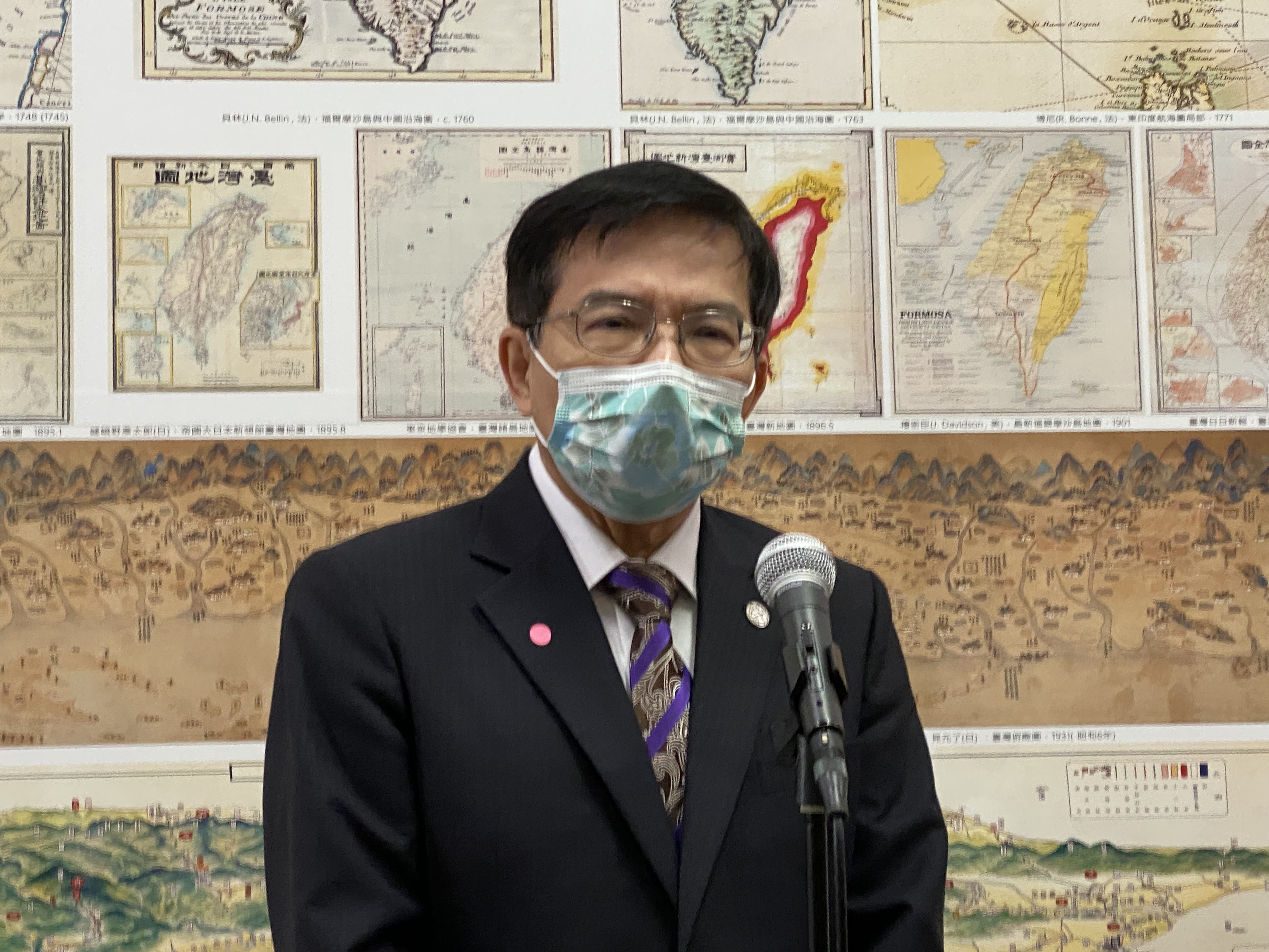 王國材24日出席交委會時受訪。(吳琍君攝)