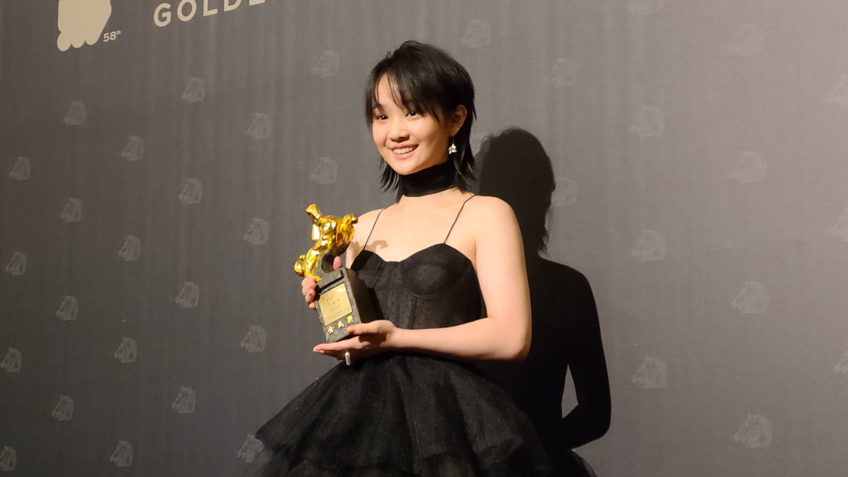 《美國女孩》方郁婷抱走金馬獎最佳新演員獎。(江昭倫攝)