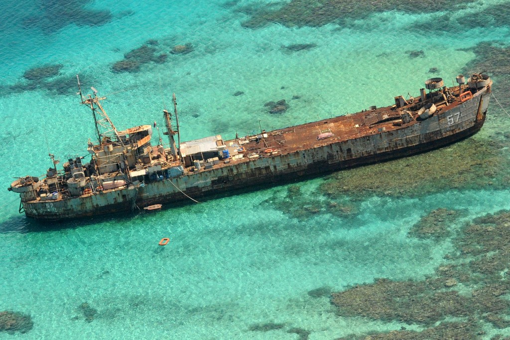 菲律賓軍艦1999年即擱淺於仁愛礁。 (AFP)