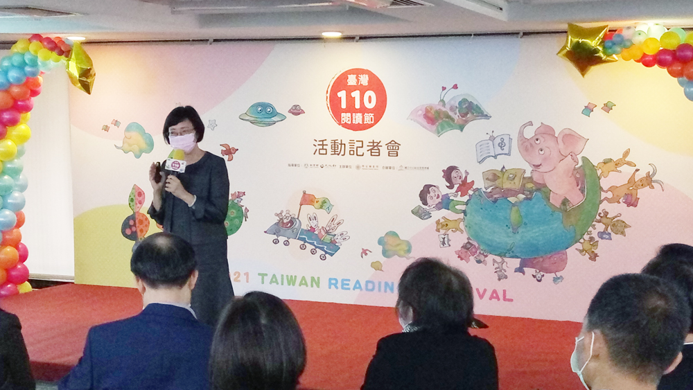 國家圖書館館長曾淑賢介紹閱讀嘉年華活動。(陳國維 攝)