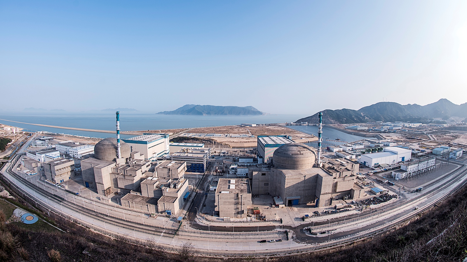 中國2023年版「中國核能年鑑」記載2022年中國核電廠排放水，含輻射物質氚數量高於日本福島核電廠9倍。圖為中國台山核電廠。(圖：維基百科)