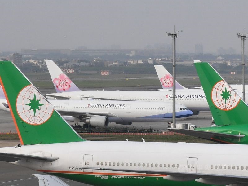 交通部10日表示，華航及長榮航空共有9條原本經俄羅斯領空飛往歐美9個航點的航線已改道，客貨運航班都正常。（圖：中央社）