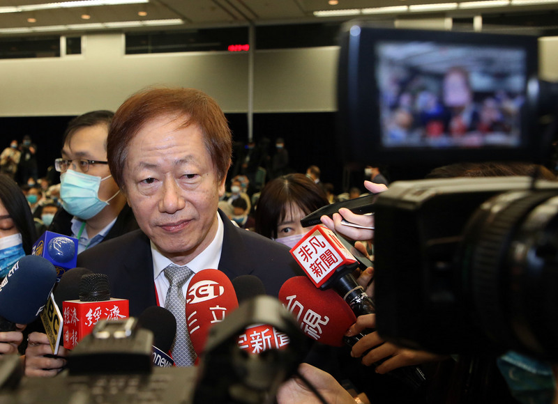 台積電董事長劉德音（前）受訪 。(資料照片／中央社)