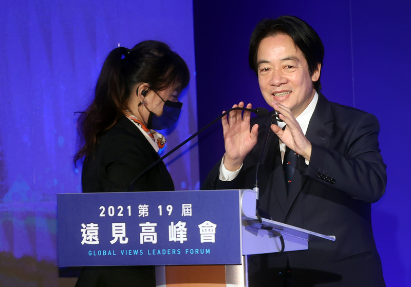 「2021第19屆遠見高峰會開幕典禮」6日在香格里拉台北遠東國際大飯店舉行，副總統賴清德（右）出席致詞。 (圖：中央社)