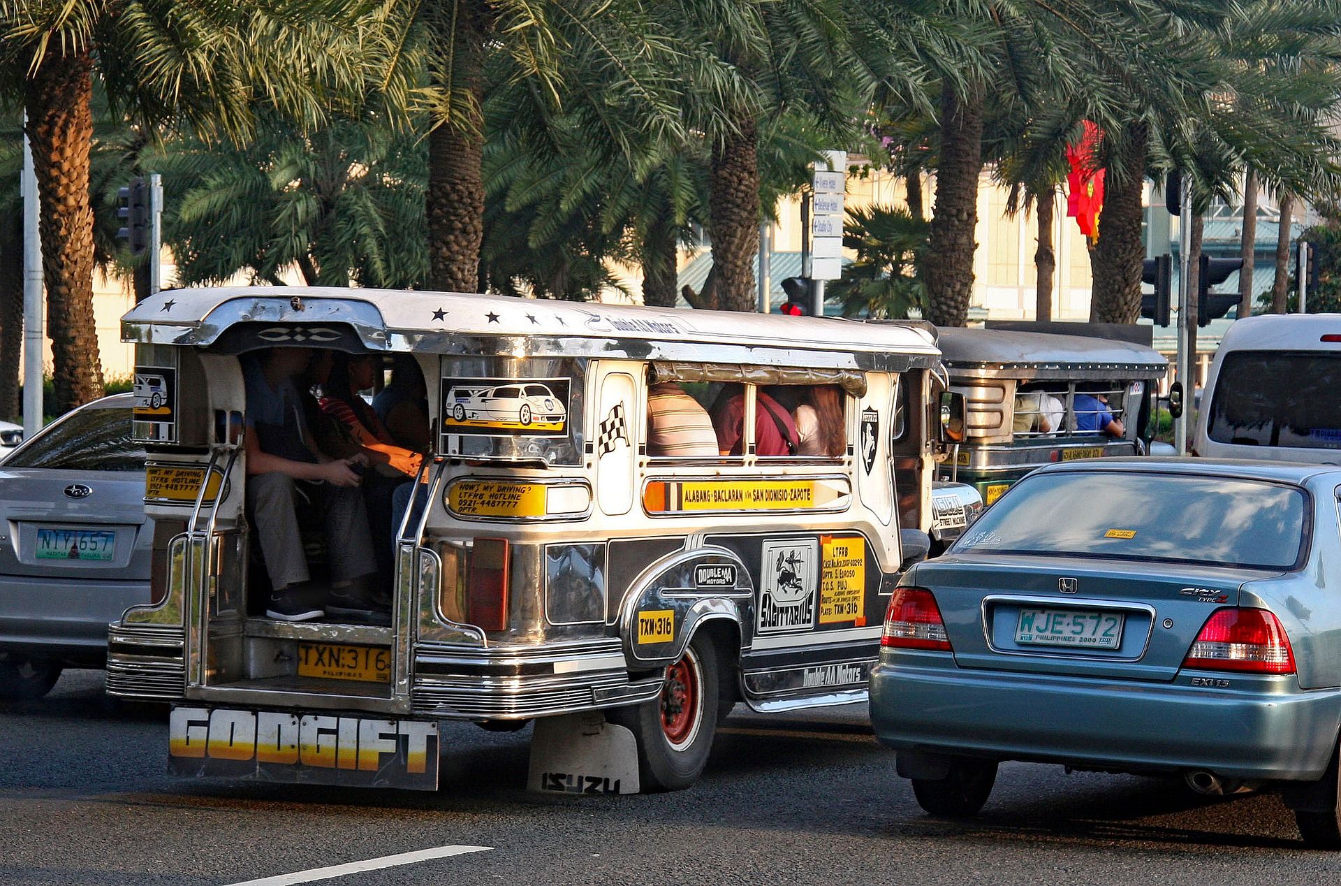 菲律賓約20萬名吉普尼(jeepney)司機。(pixabay圖庫)