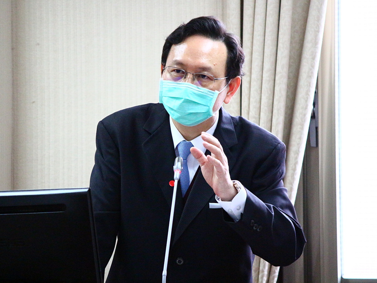 僑委會委員長童振源表示，有關旅居烏克蘭的台灣民眾之安危，僑委會表達深切的關心，海外僑民如遇有緊急危難事件，請立即撥打駐外館處緊急聯絡電話，或請在台親友撥打「外交部緊急聯絡中心」，電話為0800-085-095。(資料照/王照坤 攝)