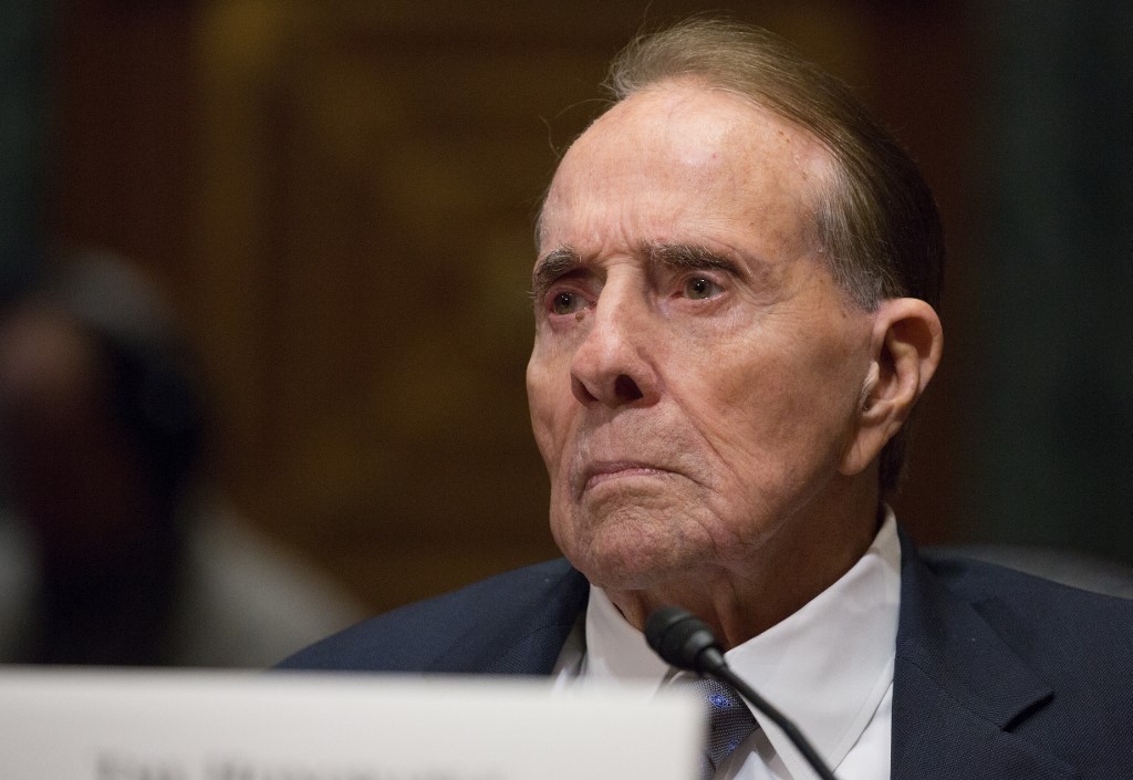 前美國聯邦參議員杜爾(Bob Dole)辭世。 (AFP/檔案照片)