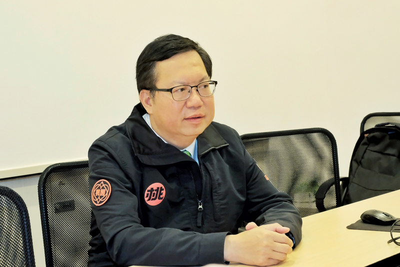 桃園市長鄭文燦公布確診桃機清潔員足跡。(圖：中央社)