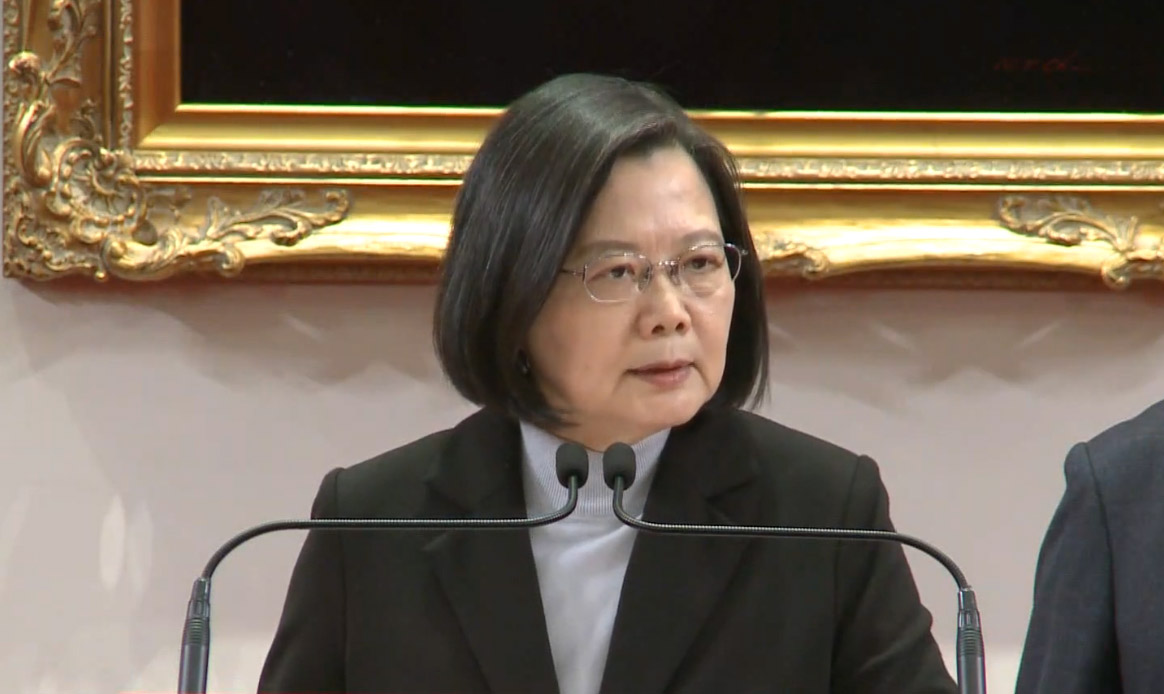 四大公投結果18日出爐，四案得票數皆未達門檻，且不同意票皆領先同意票。蔡英文總統晚間對公投結果發表談話。(翻攝自總統臉書)