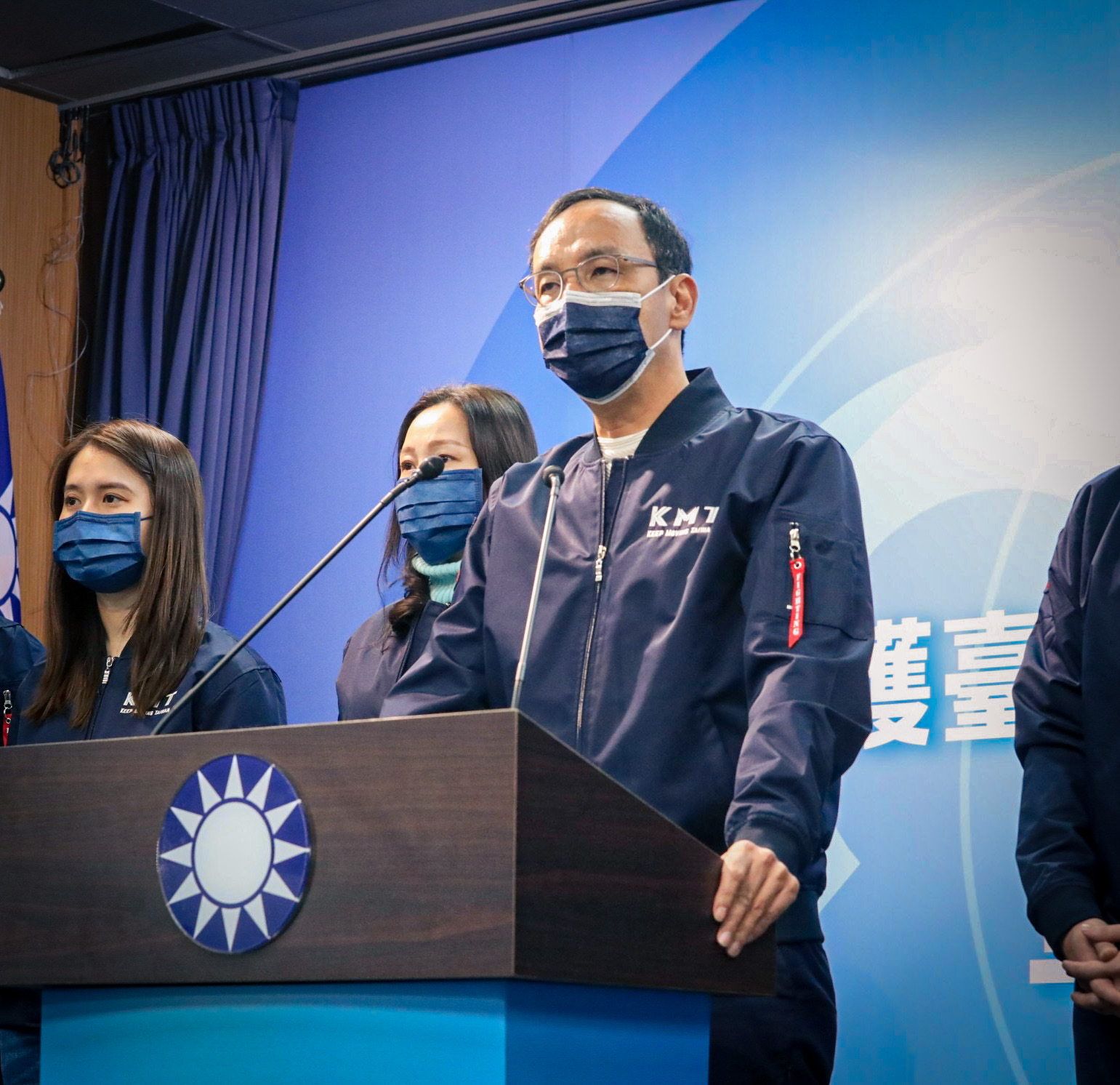 國民黨立委補選和罷免案雙輸，國民黨主席朱立倫12日在中常會再度表示歉意，並說做不好的是他，國民黨現在最重要的任務就是年底九合一大選。(國民黨提供)