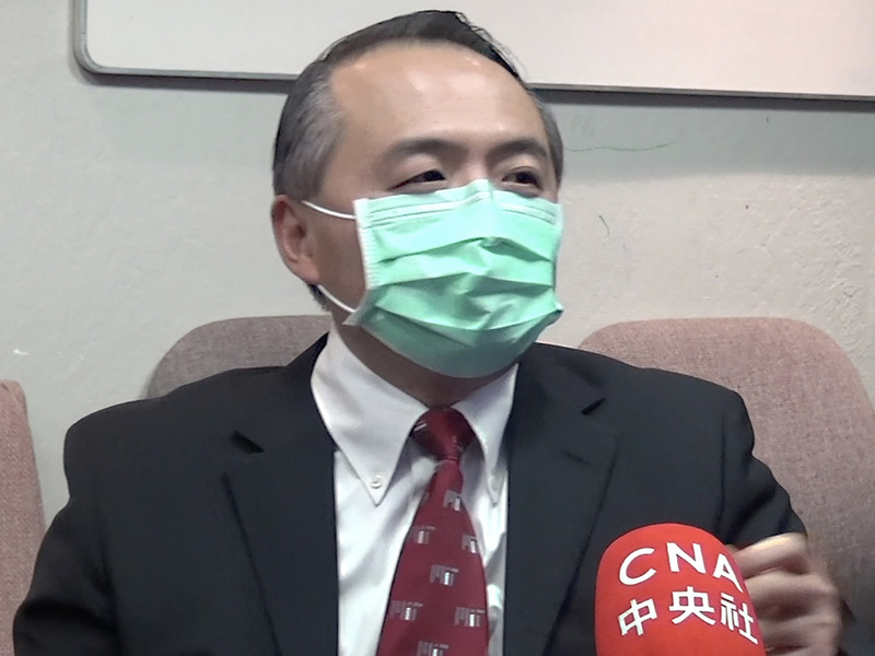 史丹佛大學學者王智弘於美西時間18日受訪表示，「不打疫苗，病毒下一個找到就是你」，搭便車心態不適用於現在的疫情階段。 (圖：中央社)
