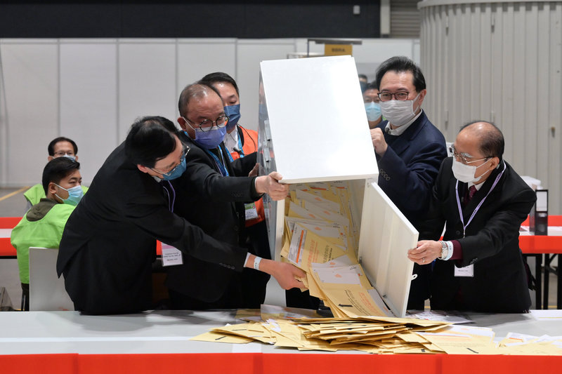 香港立法會換屆選舉結束，地方直選投票率只有30.2%，創歷屆新低。 (圖：中央社)