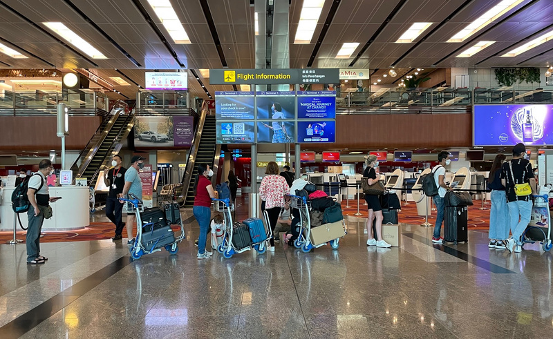 新加坡衛生部表示，有意在新加坡接種COVID-19疫苗及追加劑的短期旅客，現在可自費接種莫德納疫苗。圖為新加坡樟宜機場。 (資料照／中央社)