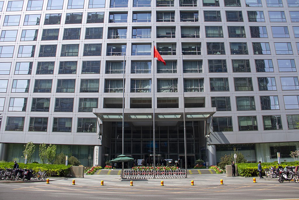 中國證監會向各大重要律師事務所表明，中企赴海外IPO文件需淡化中國相關風險。（維基百科/CC BY-SA 4.0)