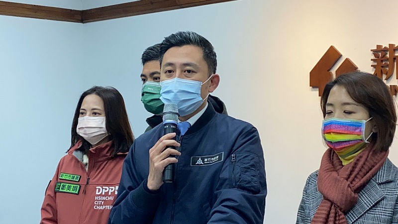 大新竹合併升格議題引發熱議，新竹市長林智堅（中前）27日宣布，經連日思考，為促使朝野加速修法，讓大新竹合併升格，他不會參選2022合併升格後的大新竹市長。(圖：中央社)