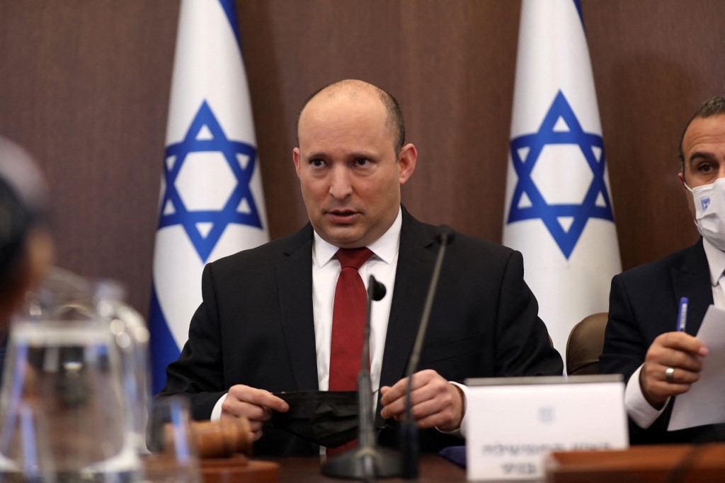 以色列總理班奈特(Naftali Bennett)（ 圖）領導的8黨聯合政府，面臨執政危機。 (資料照片／AFP)