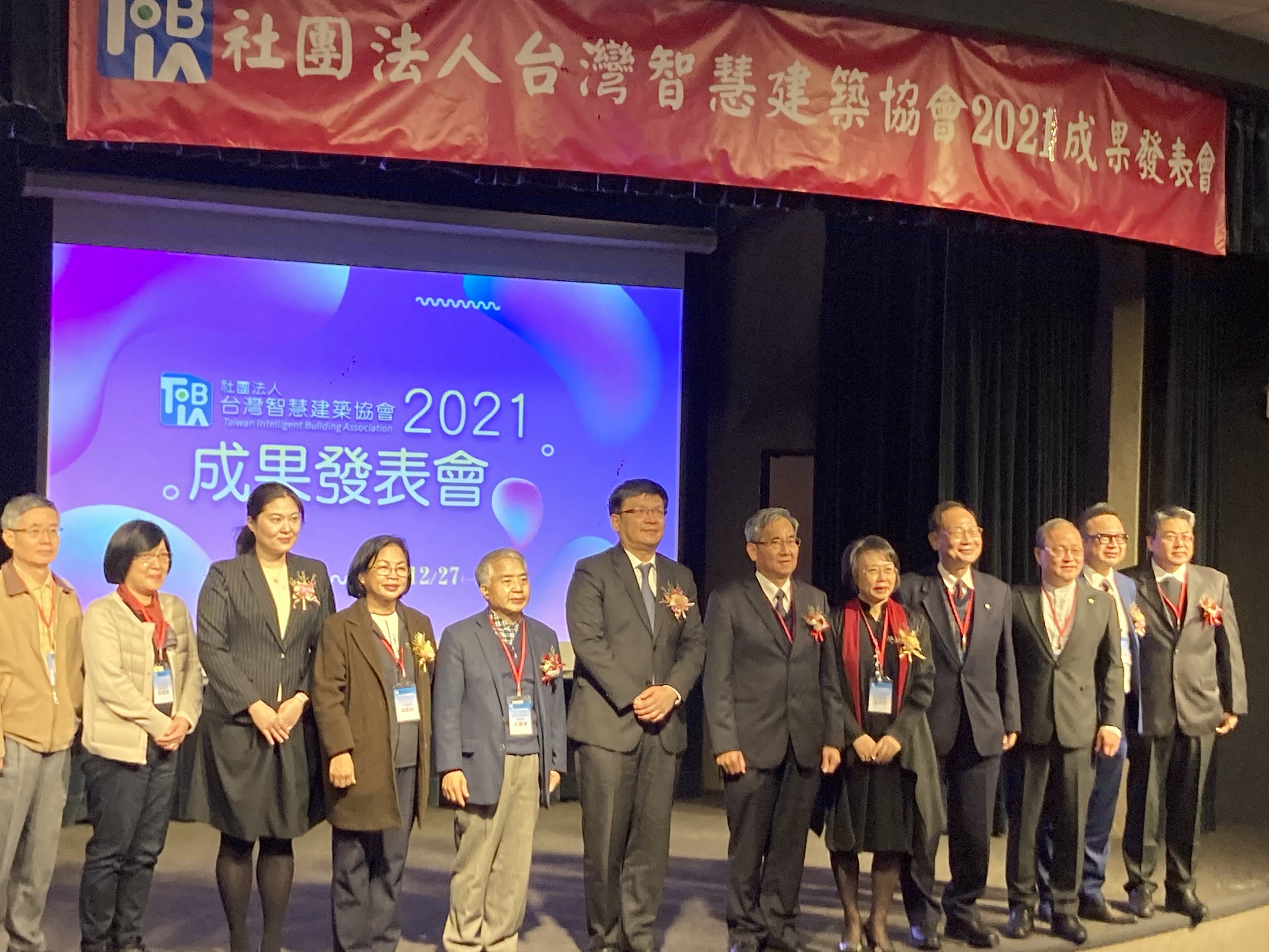 台中市長盧秀燕證實，台積電有意投資台中。經濟部次長曾文生(右七)出席活動時回應，約略知道廠商的需求，有需要會給予協助且預作規劃。(謝佳興 攝)