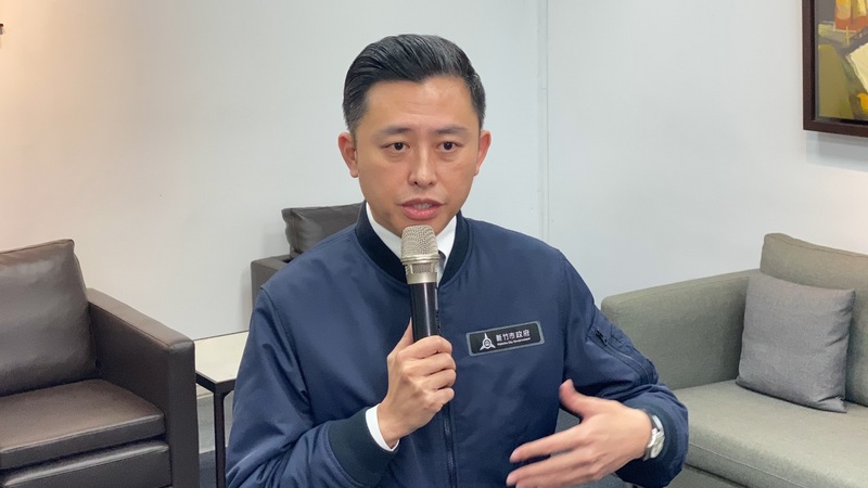 新竹市長林智堅（圖）27日晚間舉行記者會表示，他不會參選2022大新竹合併後首任市長。林智堅28日接受媒體聯訪，呼籲國民黨主席朱立倫正視新竹縣市民眾期待，勿用假議題拖延竹竹合併升格，不要讓台灣半導體產業和全世界競爭時刻錯過契機，強調「這不是你承擔得起」。 (圖：中央社)