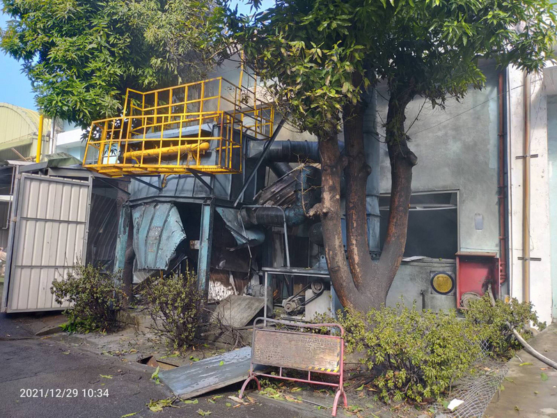 漢翔航空工業公司位於台中市西屯區的廠區29日上午發生氣爆火警，消防局獲報到場救援，初步調查為廠內粉塵集塵器氣爆起火燃燒。（台中市消防局提供）