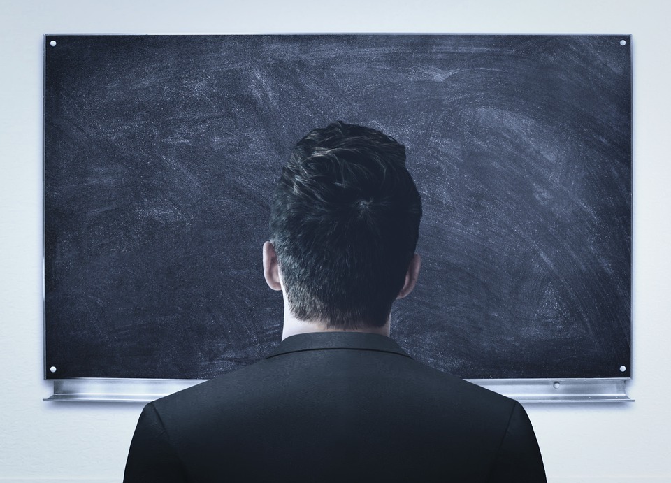 針對行政院修性平三法，明訂教職員工不可發展「有違專業倫理之關係」；台灣青年民主協會肯定修法方向，但希望政府對相關專業倫理行為，有更清楚的定義。(圖：Pixabay)