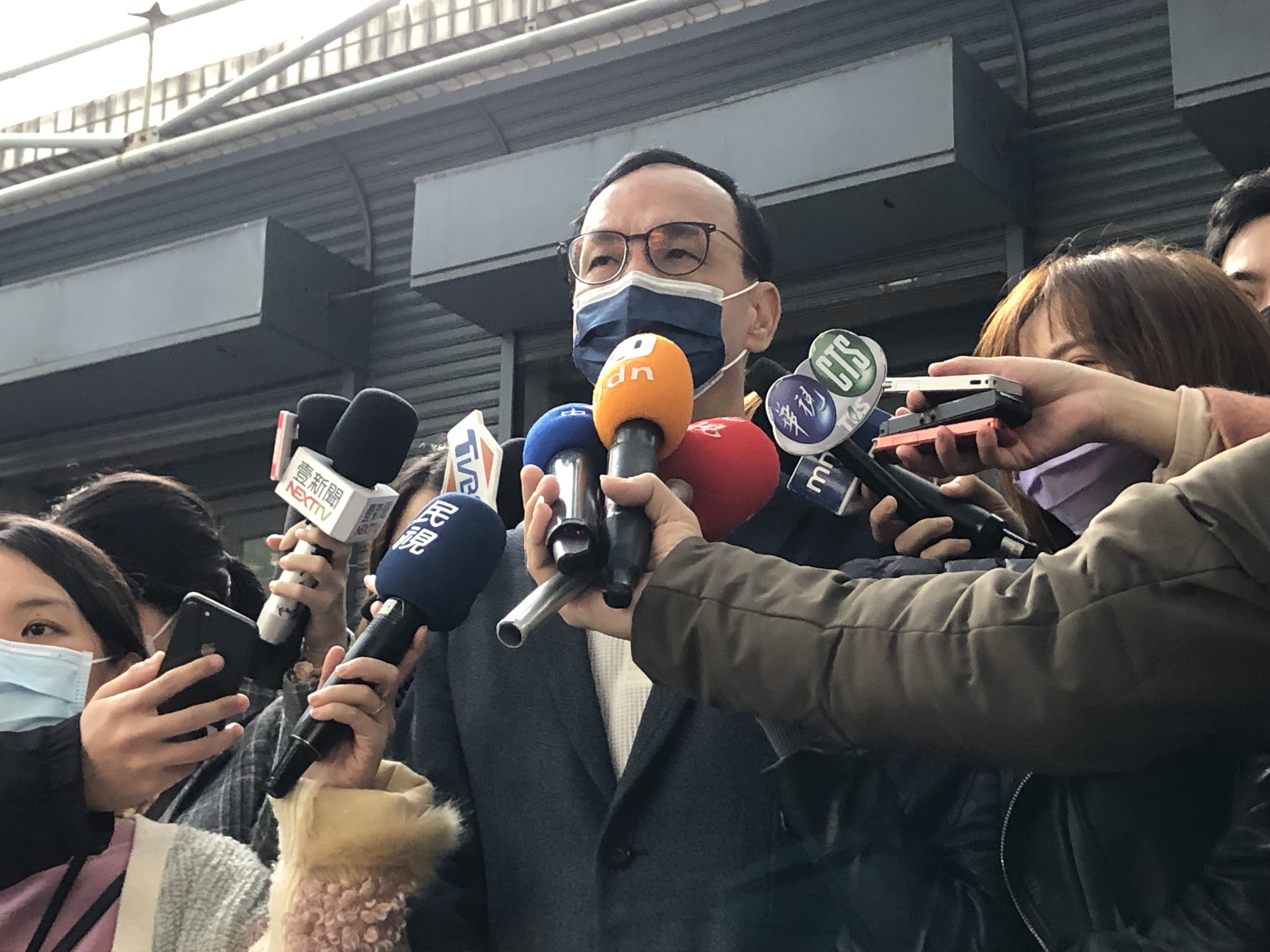 國民黨主席朱立倫表示，國領導人和縣市首長最重要的工作是做好防疫，地方選舉的舞台就還給地方民眾和候選人。(資料照/王韋婷 攝)