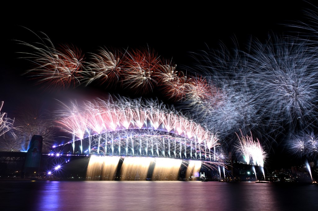 圖為雪梨港灣大橋壯觀的煙火秀。資料照。(AFP)