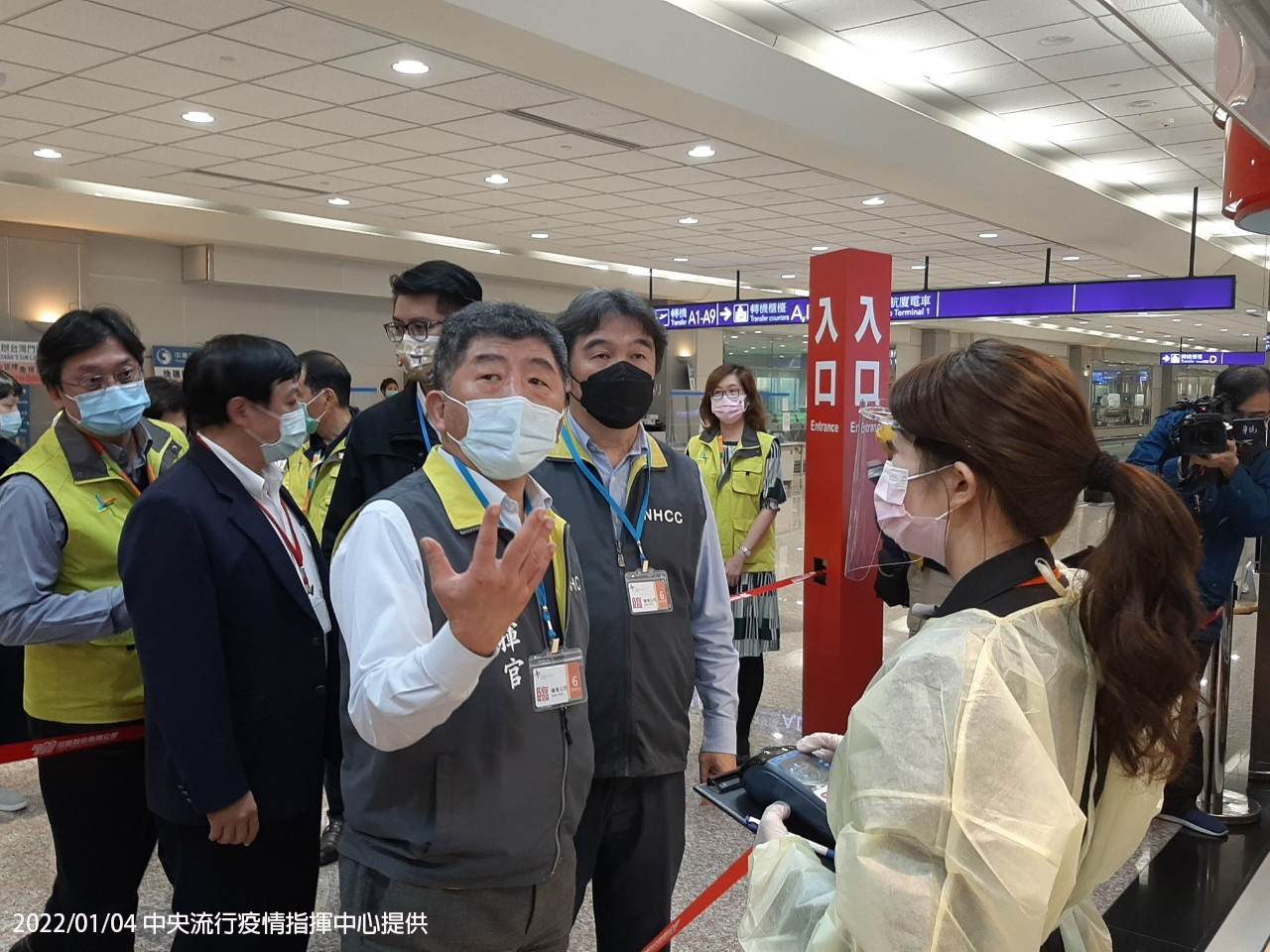 陳時中視察桃機，宣布成立前進指揮所。(指揮中心提供)