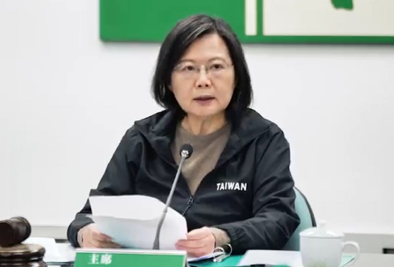兼任民進黨主席的蔡英文總統也為林靜儀催票，認為林靜儀像個「俠女」，為惡質選風打抱不平，呼籲中二選區民眾一定要集中選票支持林靜儀。(民進黨提供)
