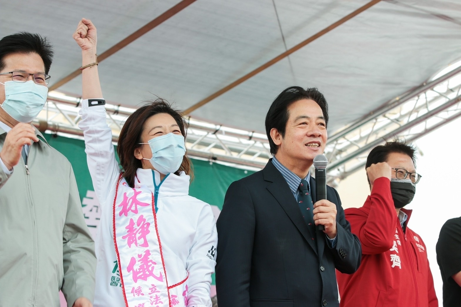 副總統賴清德親自拍攝影片呼籲中二選區民眾支持林靜儀，同時呼籲北市中正萬華民眾投下不同意罷免林昶佐。圖為副總統賴清德為林靜儀站台。（圖：賴清德臉書）